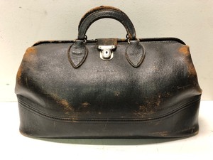 lot 99 image: Very Nice Antique Leather Doctors Bag wMany Accessories