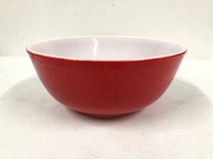 lot 196 image: Excellent Condition PYREX Primary Set Large Red Mixing Bowl