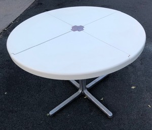lot 221 image: Vintage Mid Century Italian Folding Round Table - Giancarlo Piretti for Castelli