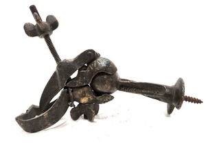 lot 96 image: Antique BrassBronze Small Pipe Vise E.M. Fell Auburn, New York