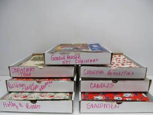 lot 102 image: Great Collection of Old Vintage Christmas Wrapping Paper