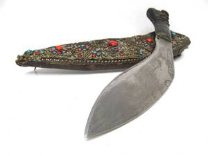 lot 122 image: Old Vintage Nepali Kukri Dagger 
