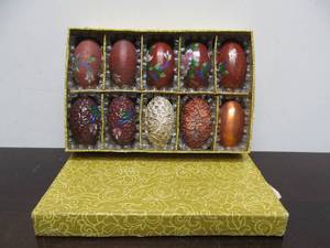 lot 128 image: Very Cool Interesting Vintage Chinese Cloisonne Egg Display - Stages of Making Cloisonne Eggs