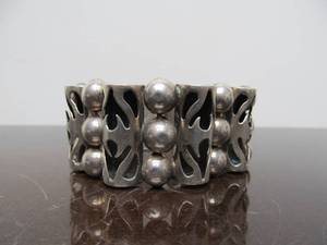 lot 135 image: Excellent Signed 1940s Modernist ANTONIO REYNA Southwestern Sterling Silver Bracelet