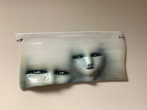 lot 126 image: Excellent Signed BING Gleitsman Art Pottery 3D Wall Plaque wFaces