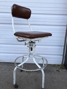 lot 218 image: Vintage 1950s Industrial DraftingOperator Swivel Chair