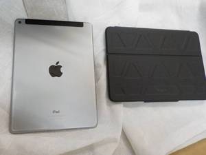 Apple I Pad Air 156Gb Model A 1657 WIFI and Cellular Capability with Case