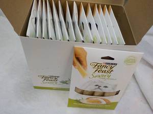 15 ct Purina Fancy Feast Savory Cat Treats Natural Chicken in a Demi Glaze best date 082023 Retail $3 each