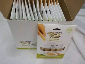 15 ct Purina Fancy Feast Savory Cat Treats Natural Chicken in a Demi Glaze best date 082023 Retail $3 each