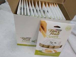 15 ct Purina Fancy Feast Savory Cat Treats Natural Chicken in a Demi Glaze best date 082023 Retail $3 each