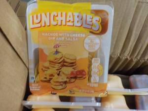 16 Lunchables Nachos with Cheese Dip and Salsa 4.4 oz pkgs best date 092023