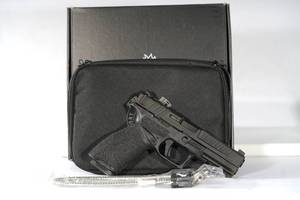 lot 50 image: 9mm Springfield Echelon, u-notch pistol, optics ready, night sights, ambi