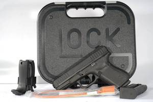 lot 55 image: Glock .22  2,mags