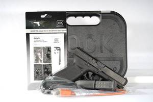 lot 68 image: 9mm GLOCK 17 GEN5 17RD 3 MAGS MOS FS