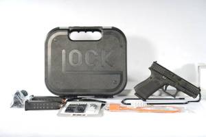 lot 82 image: 9mm GLOCK 19 GEN5 9MM 15RD 3 MAGS MOS FS