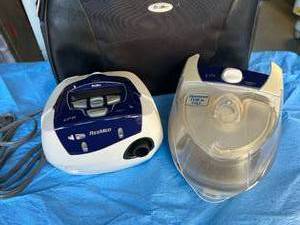 lot 4 image: Like New MSRP $1400 ResMed S8 Autoset II EPR CPAP Machine With 3i Humidifier&nbspwith Carry Bag - Great Working Condition&nbspMaskHose Not included 1st Pic Is Stock Photo - Rest Are Actual Items