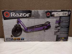 lot 7 image: NEW RAZOR ELECTRIC E100 SCOOTER