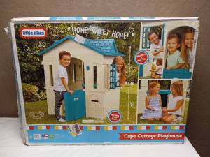 lot 6 image: LITTLE TIKES CAPE COTTAGE PLAYHOUSE