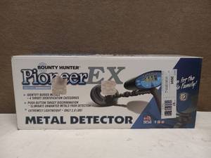 lot 22 image: BOUNTY HUNTER PIONEER EX METAL DETECTOR