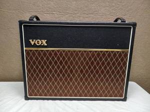 lot 35 image: VOX V9106 PATHFINDER 10 WATT COMBO AMP