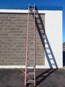 lot 61 image: WERNER HEAVY DUTY  32FT LADDER
