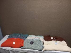 lot 91 image: 9 NEW ASSORTED WOMENS SWEATERS
