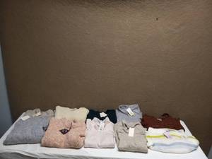 lot 92 image: 10 NEW ASSORTED WOMENS SWEATERS