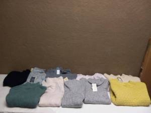 lot 93 image: 10 NEW ASSORTED WOMENS SWEATERS