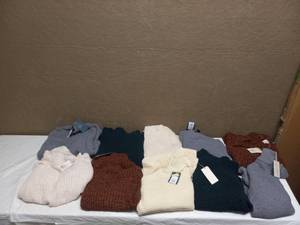lot 95 image: 10 NEW ASSORTED WOMENS SWEATERS