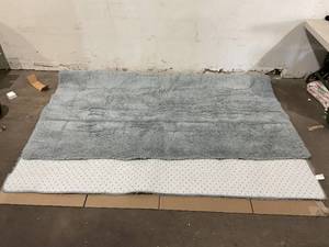 lot 400 image: Grey Area Rug