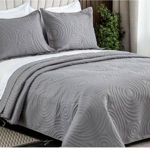 lot 507 image: Oversized King Bedspread and 2 Shams - Grey