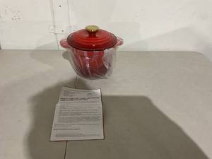 lot 329 image: AILIBOO Red Enamel 2 qt. Cast Iron Dutch Oven