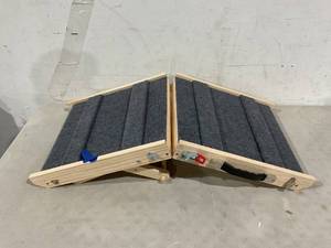 lot 226 image: Foldable Pet Ramp