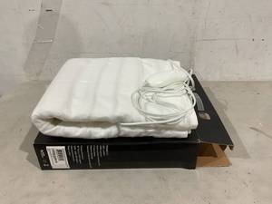 lot 230 image: OMWAH Massage Table Warmer - White