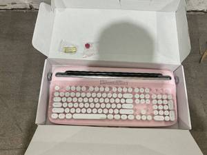 lot 131 image: YUNZII ACTTO B503 Wireless Typewriter Keyboard - Baby Pink