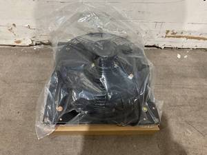 lot 114 image: 12 Shutter Exhaust Fan - Black