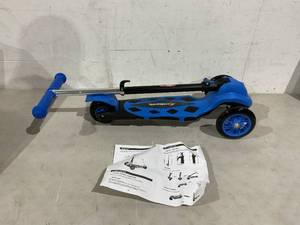 lot 242 image: Starkwheel 3 wheel Kick Scooter - Blue