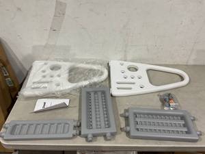lot 253 image: Gupamiga Step Stool for Kids - WhiteGrey