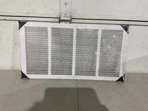 lot 323 image: Handua 24 x 12 Inch White Steel Return Air Grille