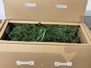 lot 22 image: Home Accents Holiday 9ft Dunland  Balsam Fir LED Tree