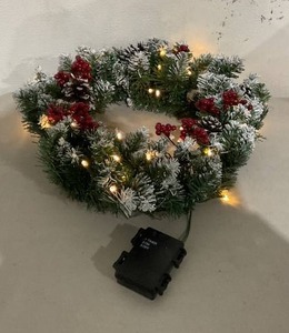 lot 25 image: 18inch Christmas Wreath