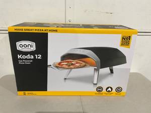 lot 4 image: Ooni Koda 12 Gas Pizza Oven