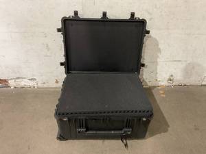 lot 2 image: Eylar XXL 31.5 Protective Gear Roller Case