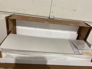 lot 86 image: OSCHF 9-Cube Warm White Storage Shelf Bookcase
