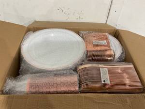 lot 94 image: FOCUSLINE 600 Piece Rose Gold Dinnerware Set for 100 Guests