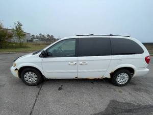 2005 Chrysler Town AND Country LX - 2 OWNERS