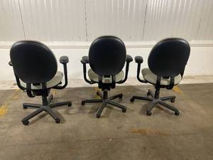 lot 30 image: Trio of Adjustable Office Chairs