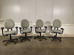 lot 31 image: Four Adjustable Office Chairs