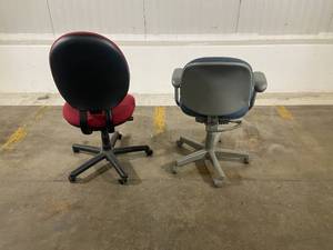 lot 33 image: Pair of Adjustable Office Chairs