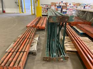 lot 3 image: Tear Drop Pallet Racking - 5 uprights, 19 crossbars